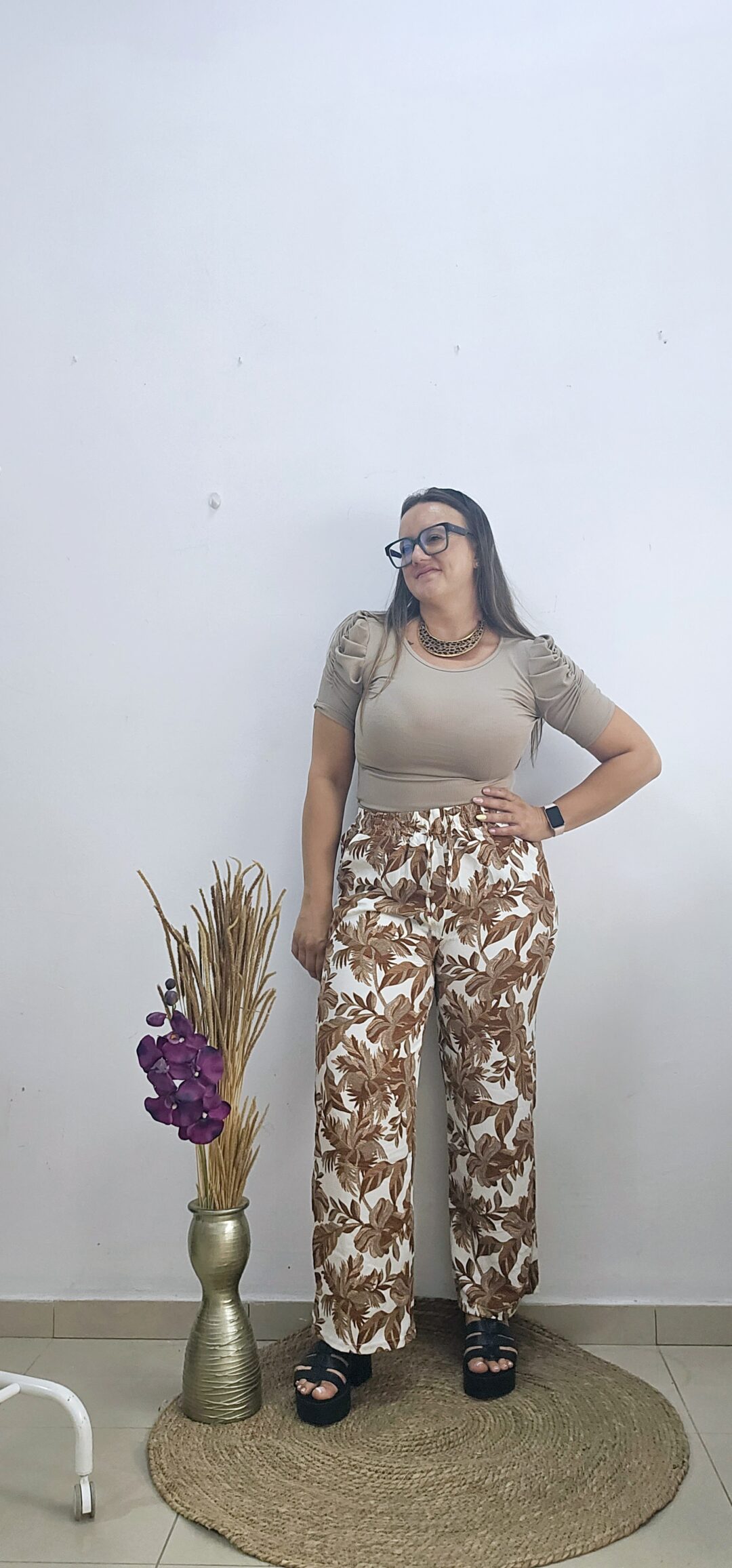 Pantalón  floreado marron