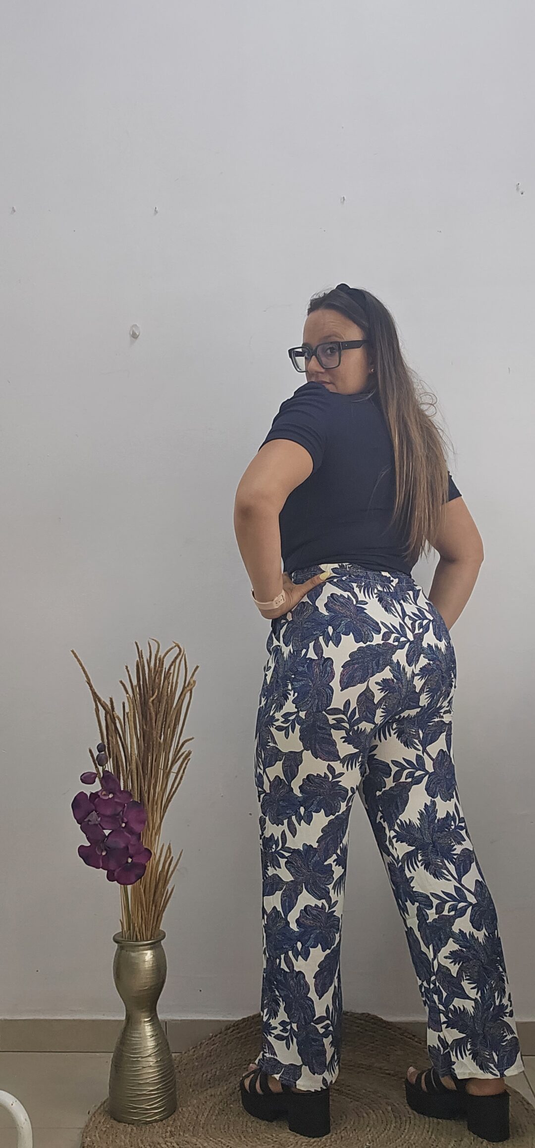 Pantalón floreado azul - Imagen 2