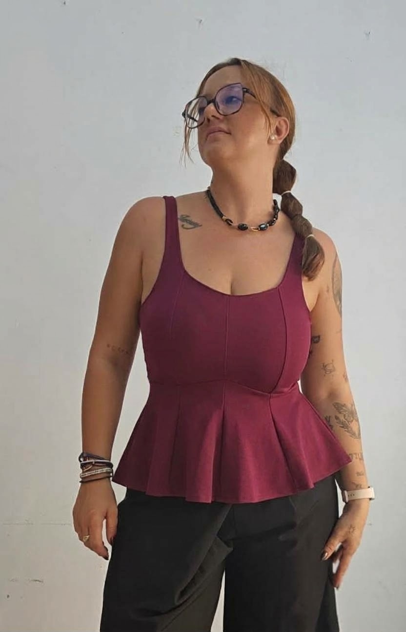 blusa arena burdeos